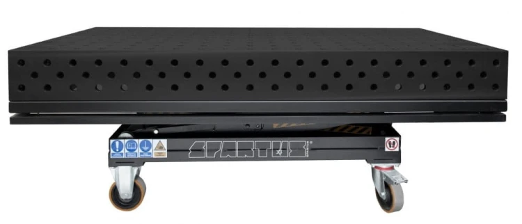 Stół spawalniczy 2500x1200 na podnośniku elektrohydraulicznym Maximus 3D złożony.jpg